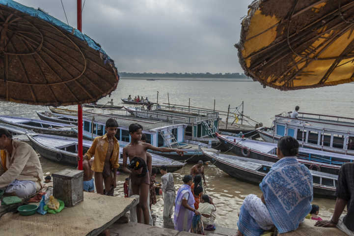 36 - India - Varanasi - rio Ganges